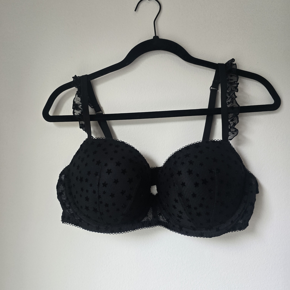 PINK Victoria's Secret Black Star Pattern Bra